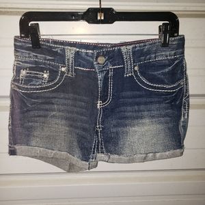 Size 3/4 Maurices Jean Shorts cute back pockets!